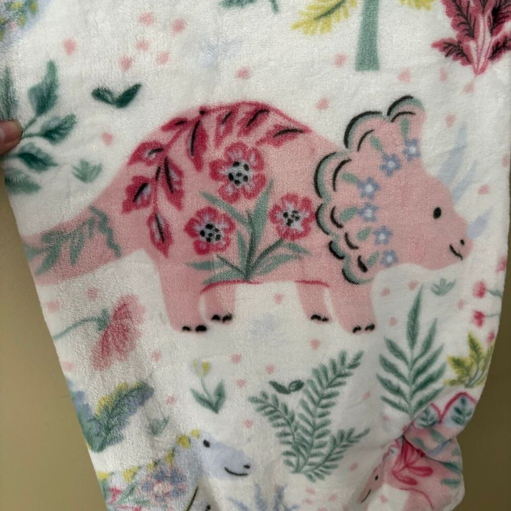 Leo’s Fort Girly Pink Purple Green Blue White Dinosaur Blanket 50 x 70 NWT - Picture 2 of 9